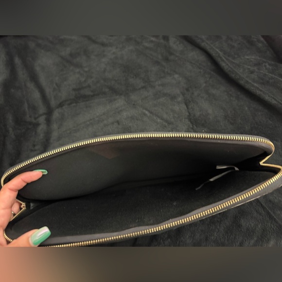 Kate Spade Black and White Striped Tablet Sleeve - Picture 6 of 9